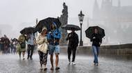 Počasí jako na houpačce. Víkendová vedra ukončí studená fronta s bouřkami