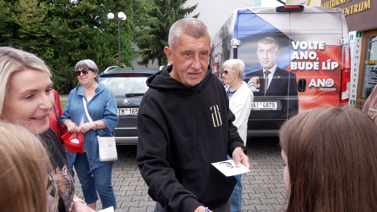 ANO dál vévodí průzkumům, polepšilo si SPD