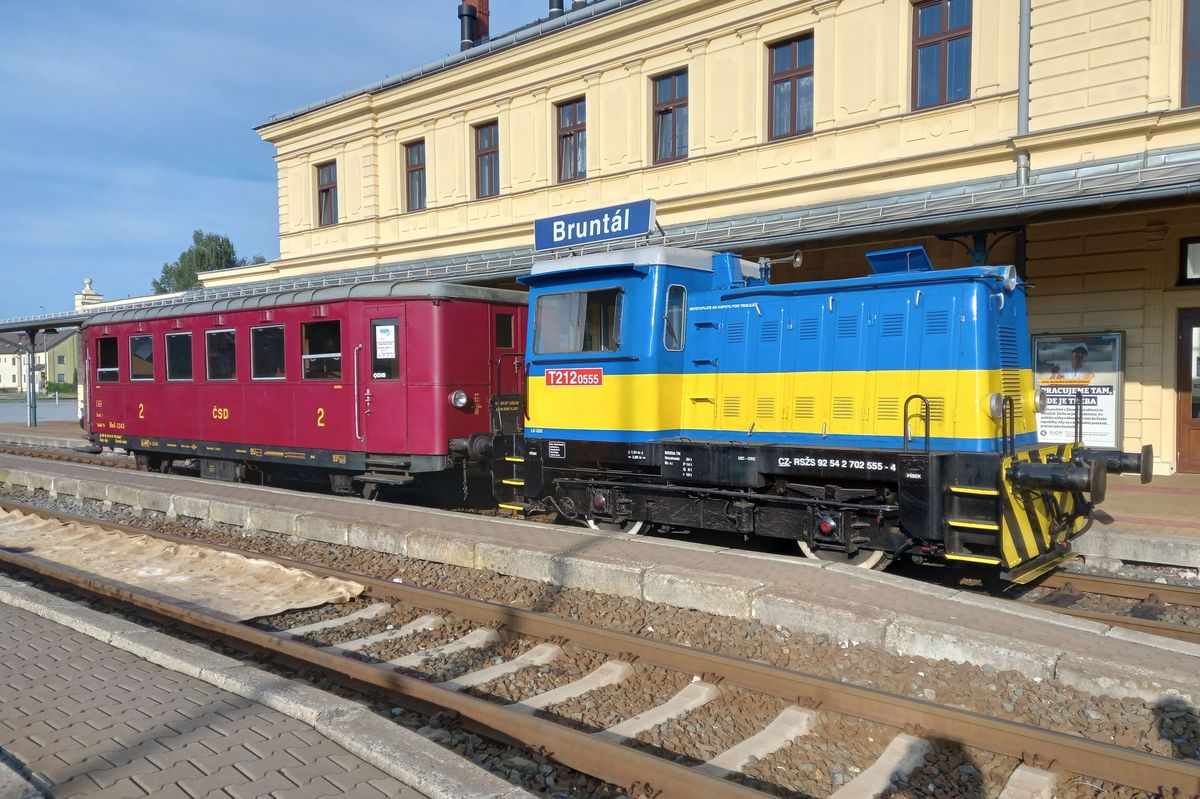 Stát navrhuje zrušit technický unikát. Výletní železniční trať v podhůří Jeseníků bojuje o přežití 