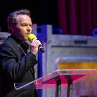  Noah Hawley do původní koncepce vložil jiné ideály, lidstvo ale stále čelí vyhubení.