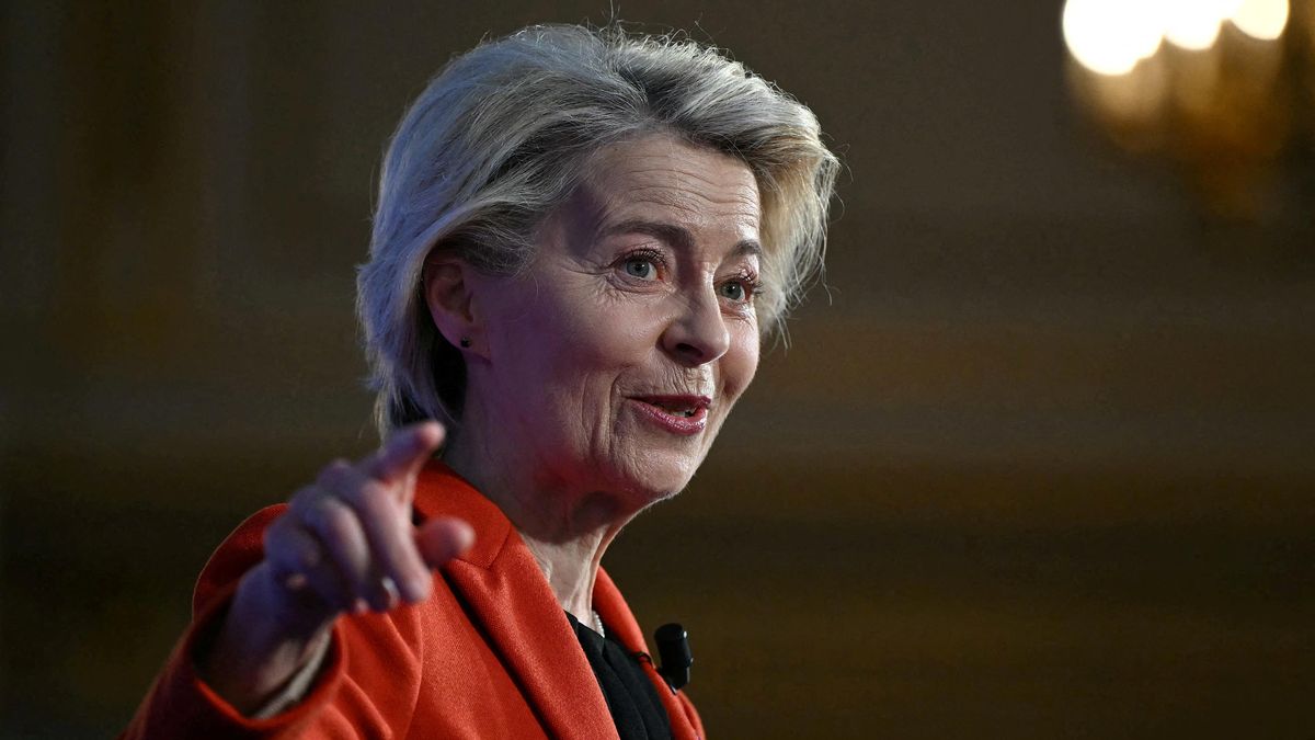 Von der Leyenová ustála hlasování o nedůvěře. Většina českých europoslanců byla proti ní