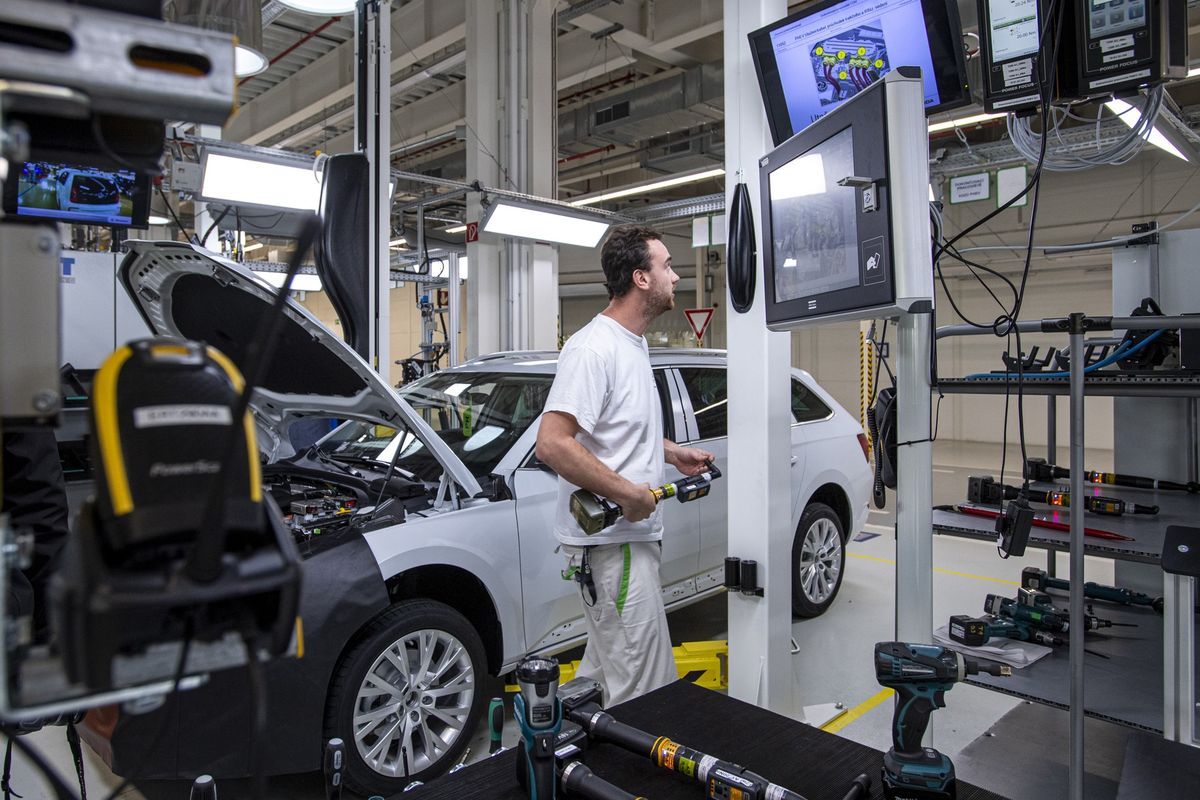 Aut se v Česku letos vyrobilo méně, elektromobily jsou ale na vzestupu