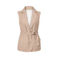 Vesta s páskem na zavazování, Tchibo, 749 Kč