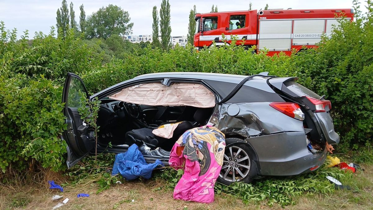 V Plzni se čelně střetly dva vozy. Tři senioři utrpěli zranění