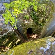 Při pohybu na zřícenině je třeba opatrnost.