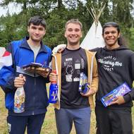 Daniil Danylov jezdí s dětmi na tábory a asistuje při různých akcích.