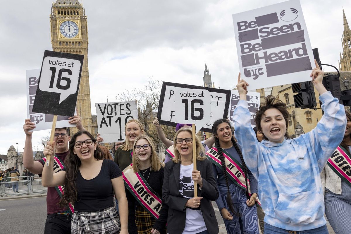 Británie zavede pro všechny volební právo od 16 let