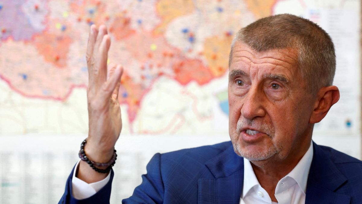 Babiš láká policisty na nástupní plat až 50 tisíc. Slibuje i valorizace