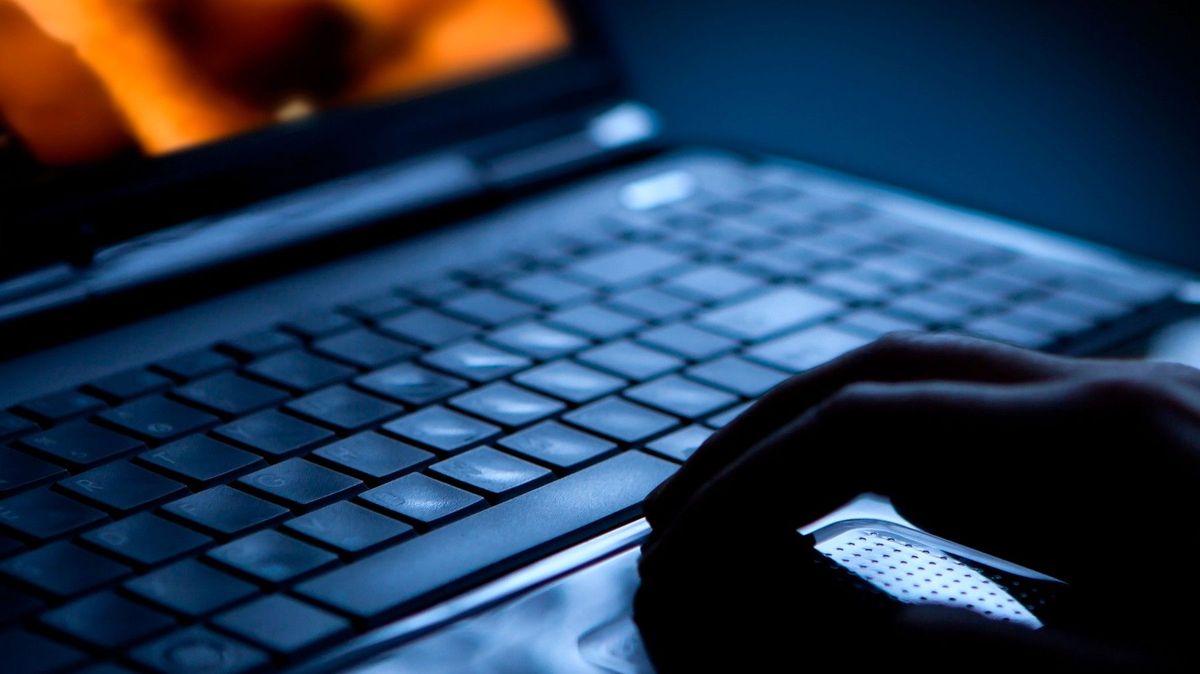 Číňan se vydával za ženu, zlákal na sex přes 200 mužů