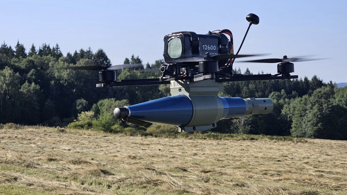 Iniciativa Dárek pro Putina pošle na Ukrajinu děla za 60 milionů, spouští novou sbírku na drony