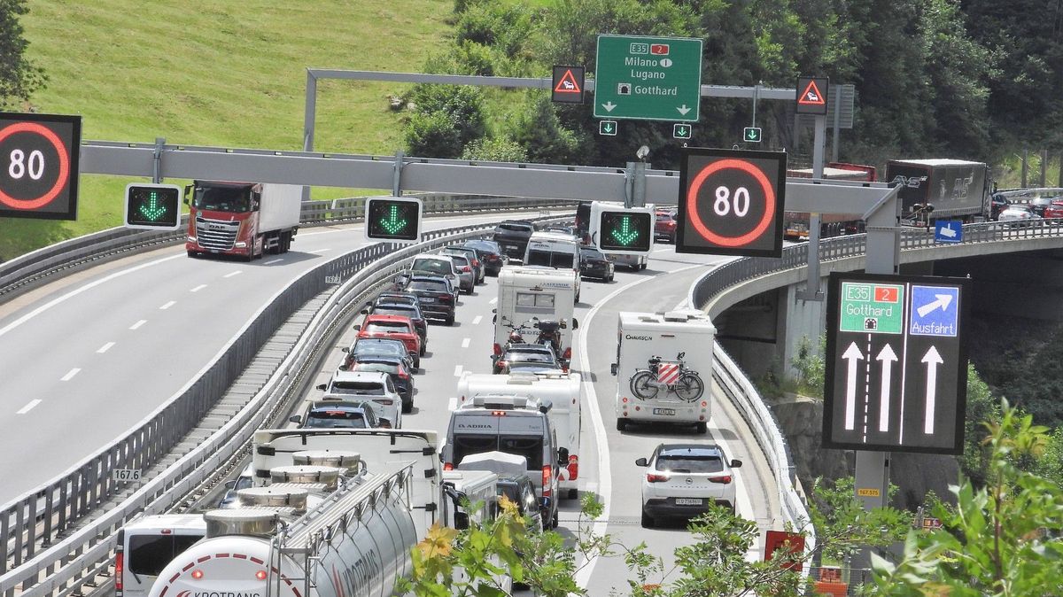Kolony a zácpy na evropských silnicích. Na řidiče čeká nejkrušnější dopravní víkend