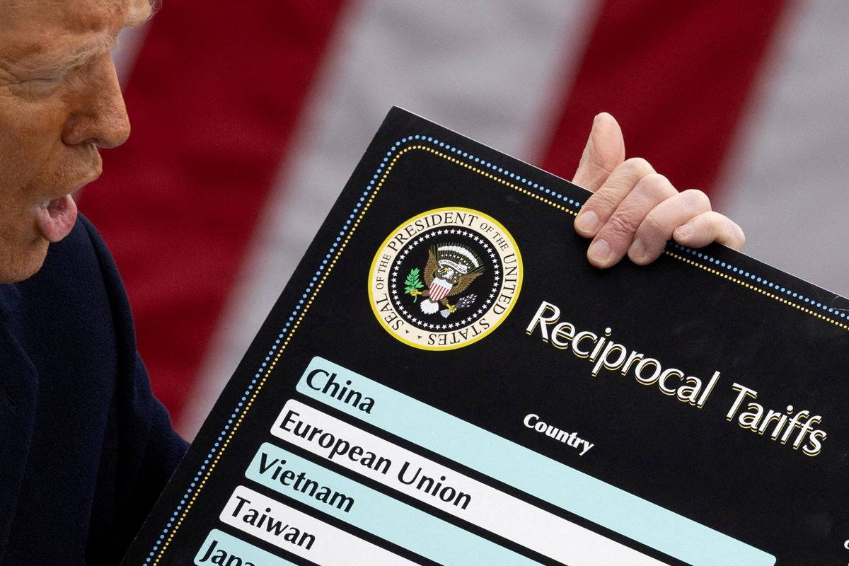 Desetitisíce ztracených pracovních míst v Česku, soudí analytik o clech USA