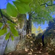 V rozsedlině bývalo malé nádvoří.