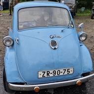 Malý historický automobil BMW Isetta