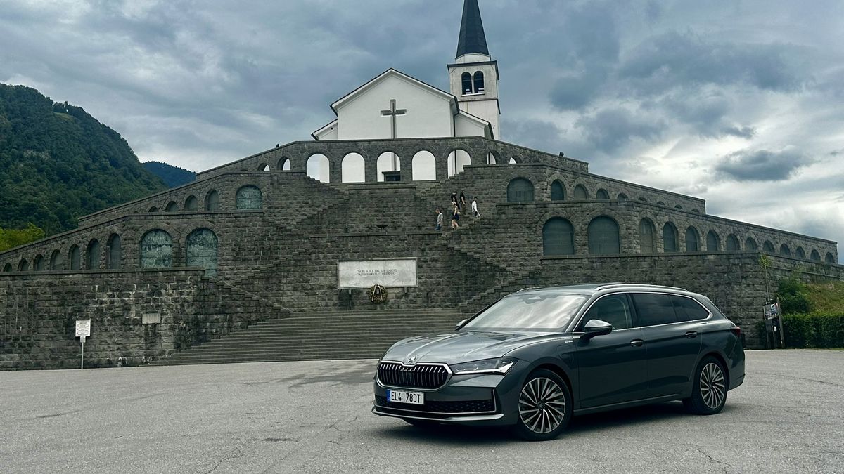 Plug-in hybridem za nejbližším koupáním na Jadranu? Překvapením nebyla jen spotřeba