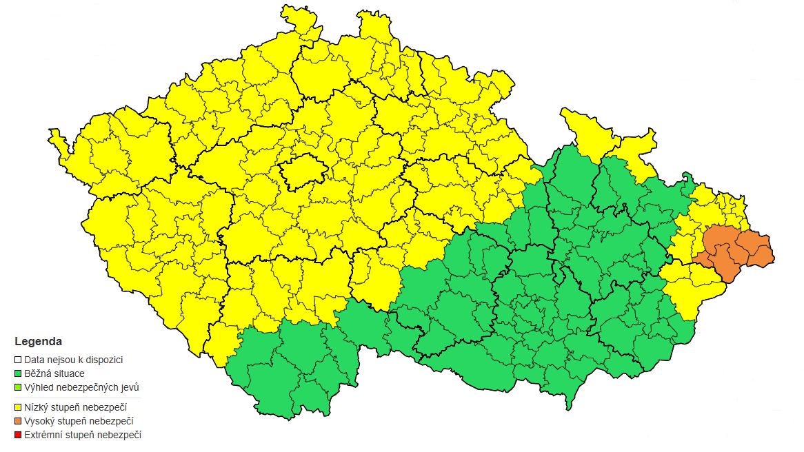 Hrozí bouřky, lijáky a na východě i velká voda. Meteorologové rozšířili výstrahu
