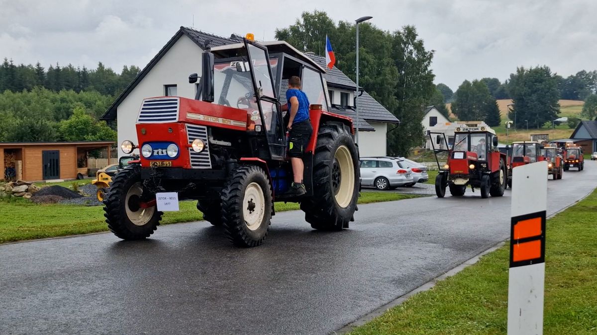 Historicky unikátní traktor málem skončil v polské huti, teď je hvězdou spanilých jízd