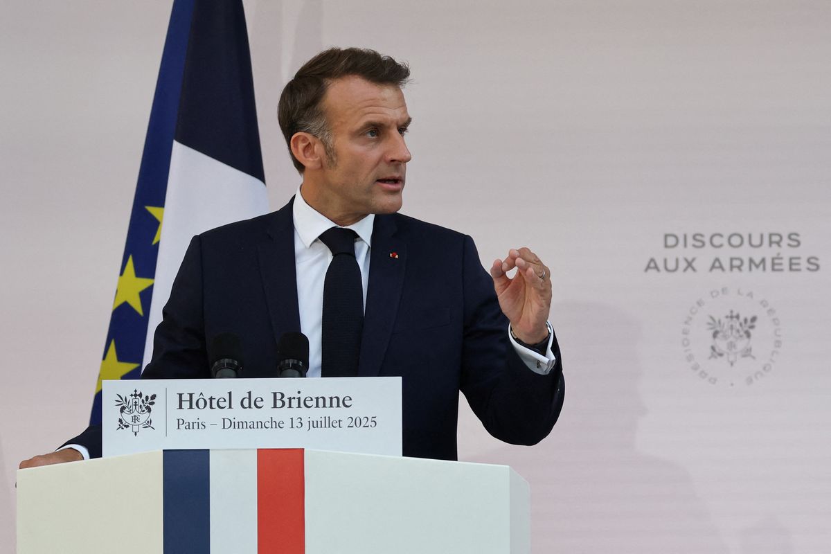 Macron: Francie dá dalších 6,5 miliardy eur na výdaje na obranu