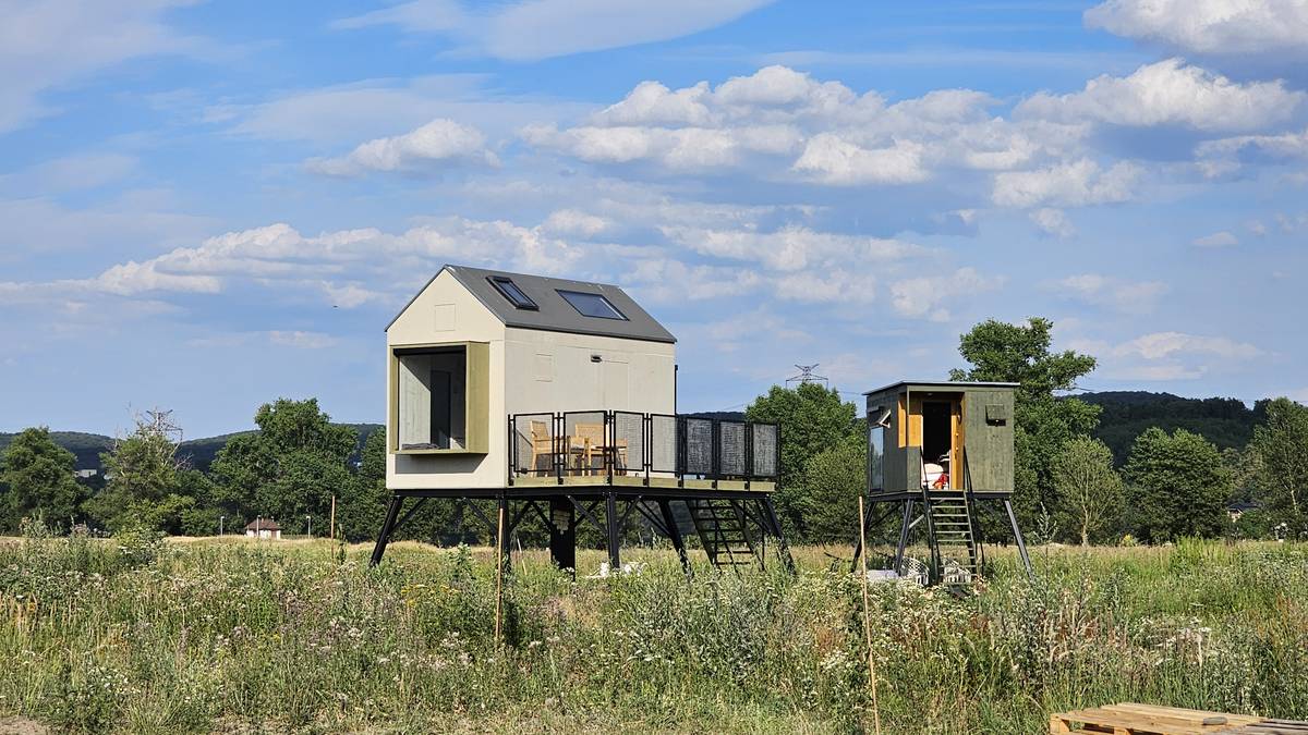 Obytné posedy v neveřejné části areálu určené pro pořádání akcí
