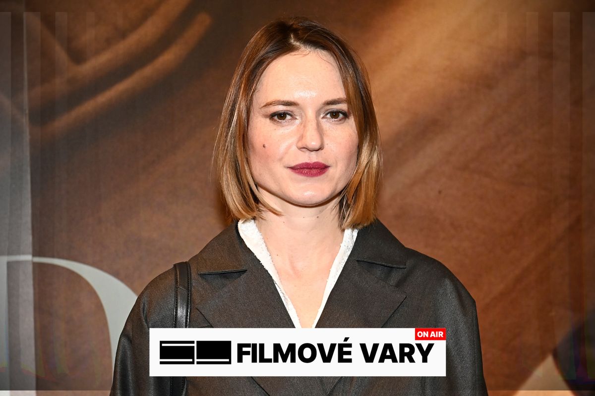 Rebeka Poláková jako Perla, která si těžce vydobyla život v emigraci