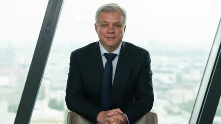 Viceprezident ruské společnosti Transněfť zemřel po pádu z okna
