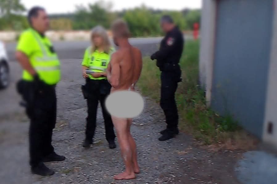 Pohřešovaný muž běhal nahý po Táboře a mlátil hlavou do zdi