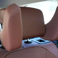 V superbu se vzadu mimochodem dobře spí. Díky speciálním opěrkám…