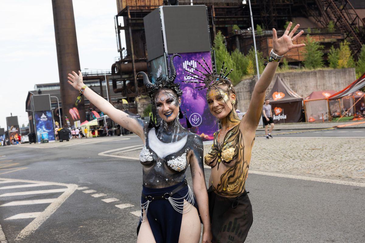FOTO: Odvážná a extravagantní móda účastníků festivalu Beats for Love