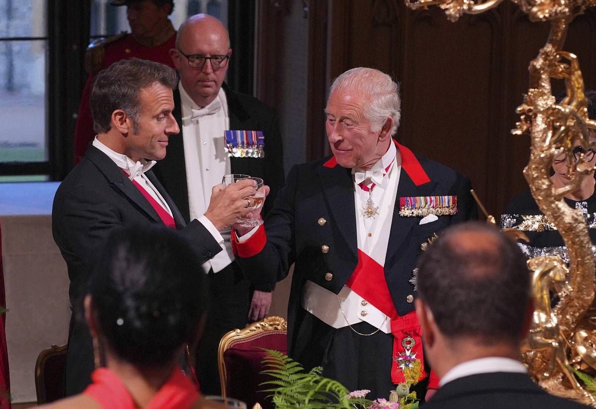 Přípitek na nejvyšší úrovni. Král Karel III. uspořádal ve Windsoru banket pro Emmanuela Macrona.