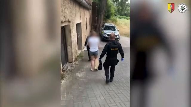Výhrůžný e-mail zavřel nákupní centrum v Praze,  pisatelku zadržela policie týž den