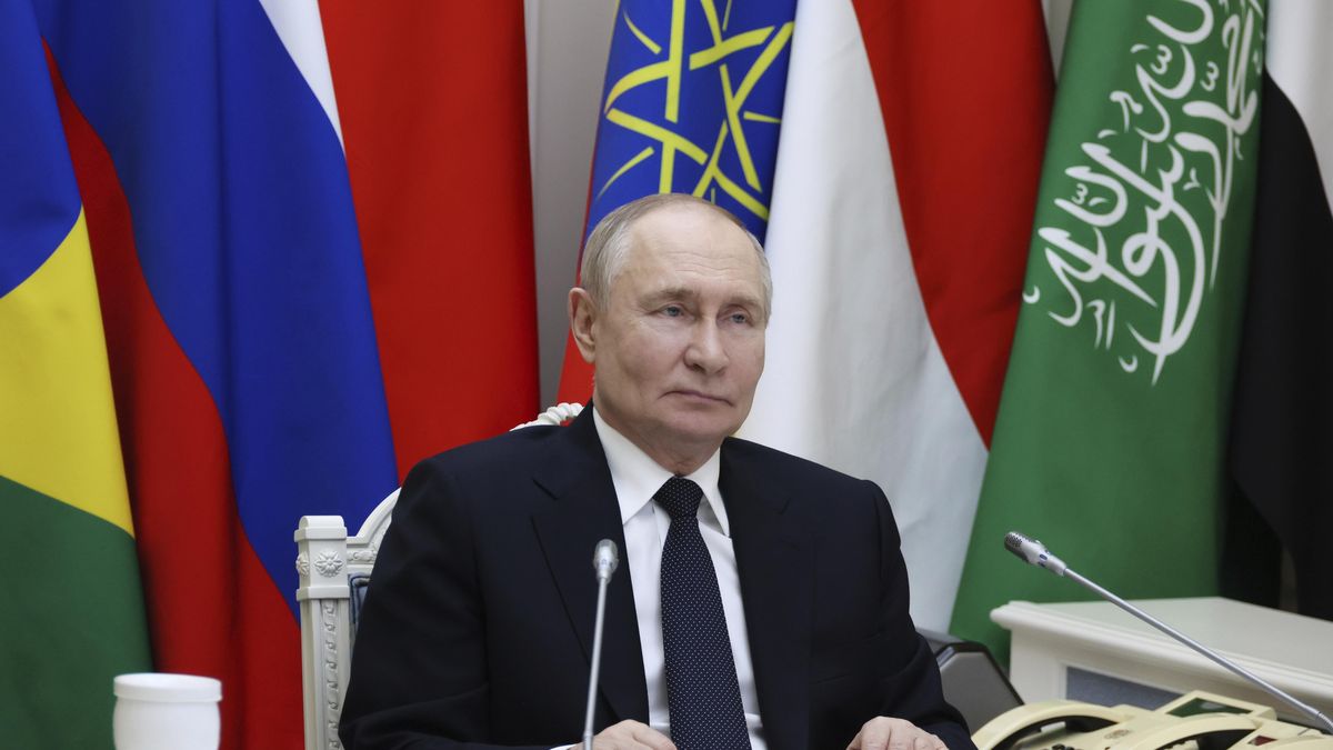 Model liberální globalizace se přežil, střídá jej multipolární svět, vzkázal Putin summitu BRICS