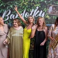 Eva Holubová a Pavlína Pořízková představily 6. července 2025 na 59. mezinárodním filmovém festivalu v Karlových Varech nově připravovaný film Bardotky. Druhá zprava je řežisérka filmu Hana Hendrychová.