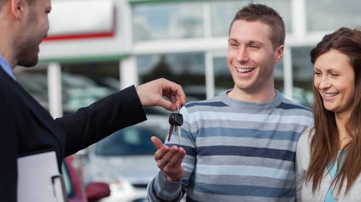 Prodej automobilů vzrostl, přibývá těch na elektřinu