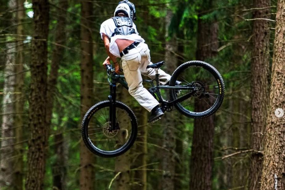 Dva zranění denně. Hazardérů na kolech v bikeparku na Bruntálsku přibývá