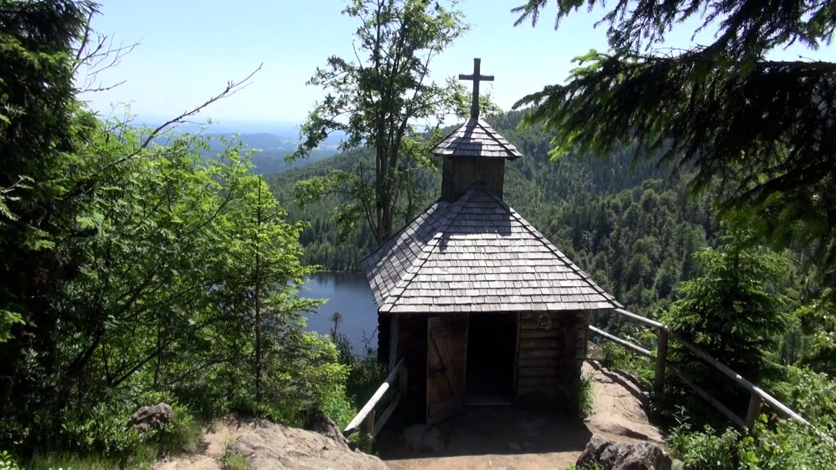 Vystoupat na druhou nejvyšší horu Šumavy můžete pouze z Bavorska. Litovat nebudete