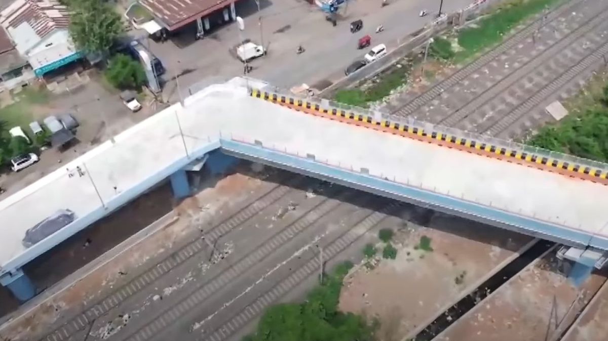 Nový most v Indii vzbudil posměch, tvoří ho téměř pravoúhlá zatáčka
