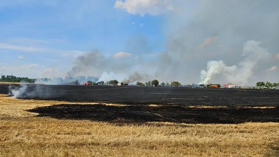 Za Hodonínem hořelo 16 hektarů pole a část zahradní kolonie včetně chatek