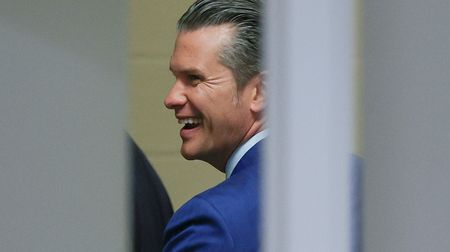 Udělal to potřetí. Zastavení pomoci Ukrajině bylo zase osobním rozhodnutím šéfa Pentagonu