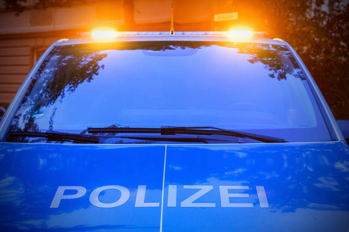 Auto ve Frankfurtu zabilo 23letá dvojčata na elektrokoloběžce
