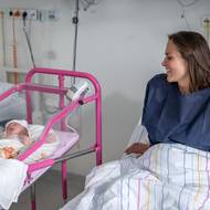 Jubilejní dvacátá sezona Ulice vyvrcholila předčasným porodem, při kterém se Vandě a Luďkovi Volákovým (Kristýna Hrušínská a Vasil Fridrich) narodila dcera Ester.