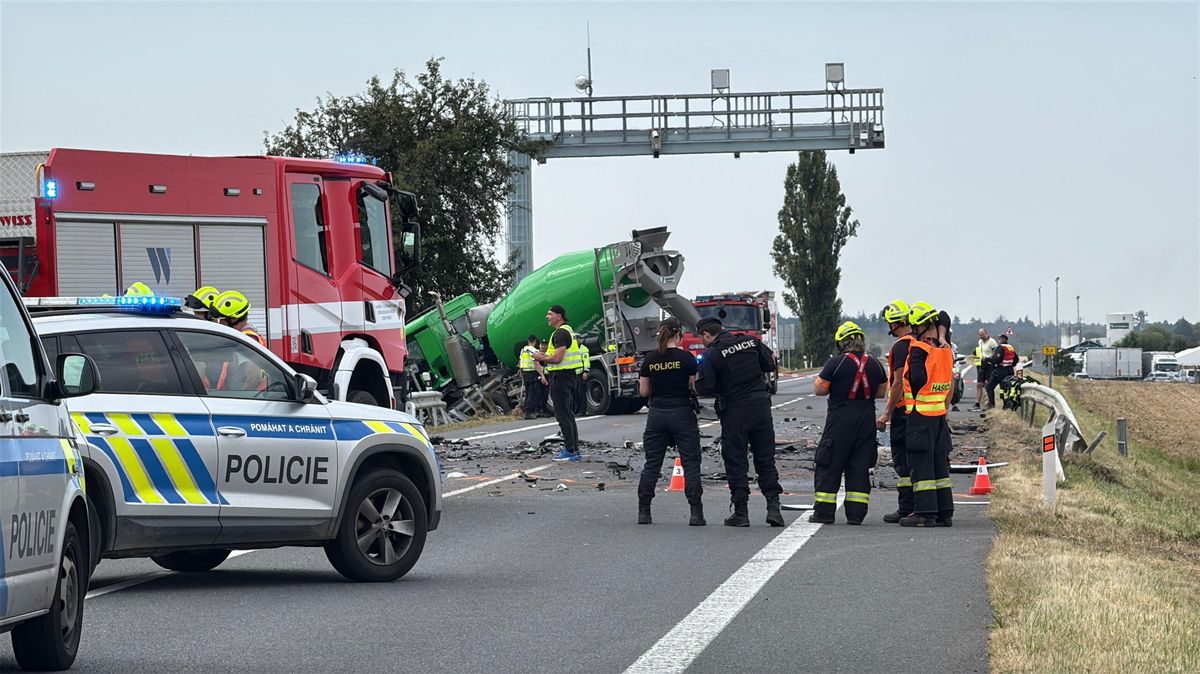 Řidič na Kolínsku vjel do cesty nákladnímu mixu. Čelní střet nepřežil