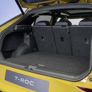 Novinka nabízí více místa pro zadní cestující i větší zavazadelník.