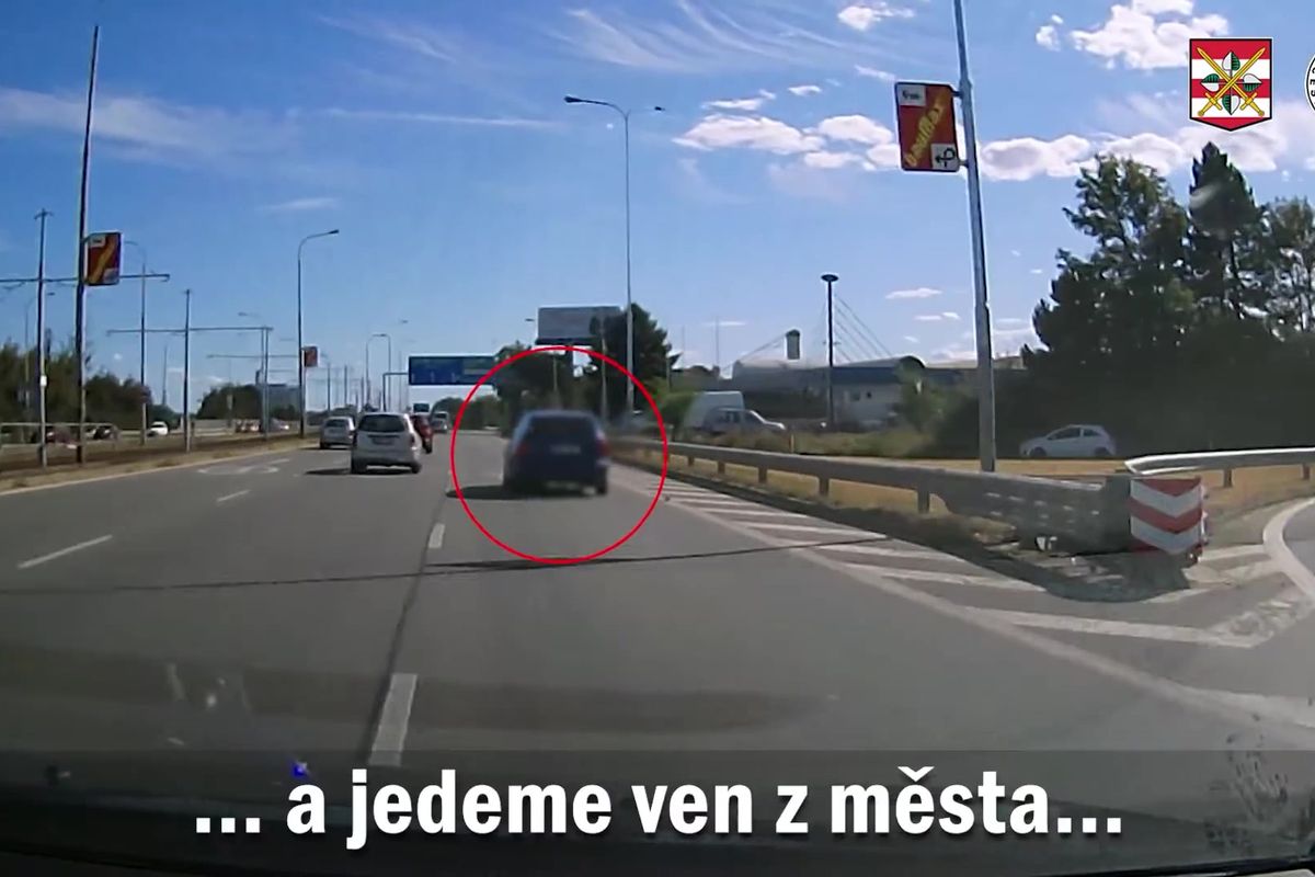 Narkomanovi se zákazem řízení policisté v Brně odtáhli auto. Za pár dní jej v tom stejném voze zase potkali