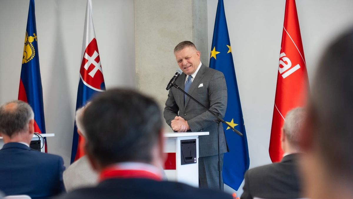 Fico uvažuje o přesunu komunálních voleb