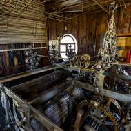 Zvonkohru spouští bez nutnosti obsluhy stroj navržený pražským barokním hodinářem Petrem Neumannem, říká se mu pantomúsos. 