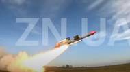Za výrobou ukrajinské rakety Flamingo stojí žena. Při testech proto měla zbraň růžovou špičku