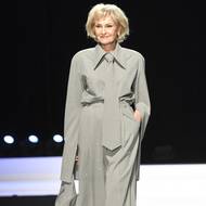 Květa Bartošová (82) patřila v 60. a 70. letech k nejvýraznějším československým modelkám. Nyní zářila na přehlídce Styl a Kabo v modelu z Ateliéru Ivety Řádkové.