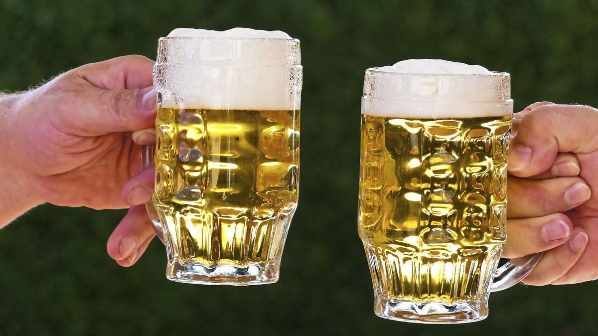 Rakouský hostinec zdražuje pivo dvakrát za večer. Po zavření kuchyně a po půlnoci