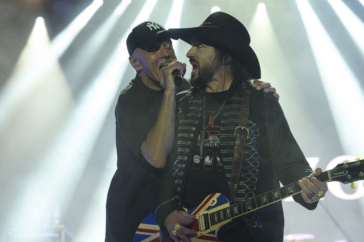 Lucie odehrála první veřejný koncert s Viktorem Dykem. Přišli i Jiří Suchý a Martin Dejdar