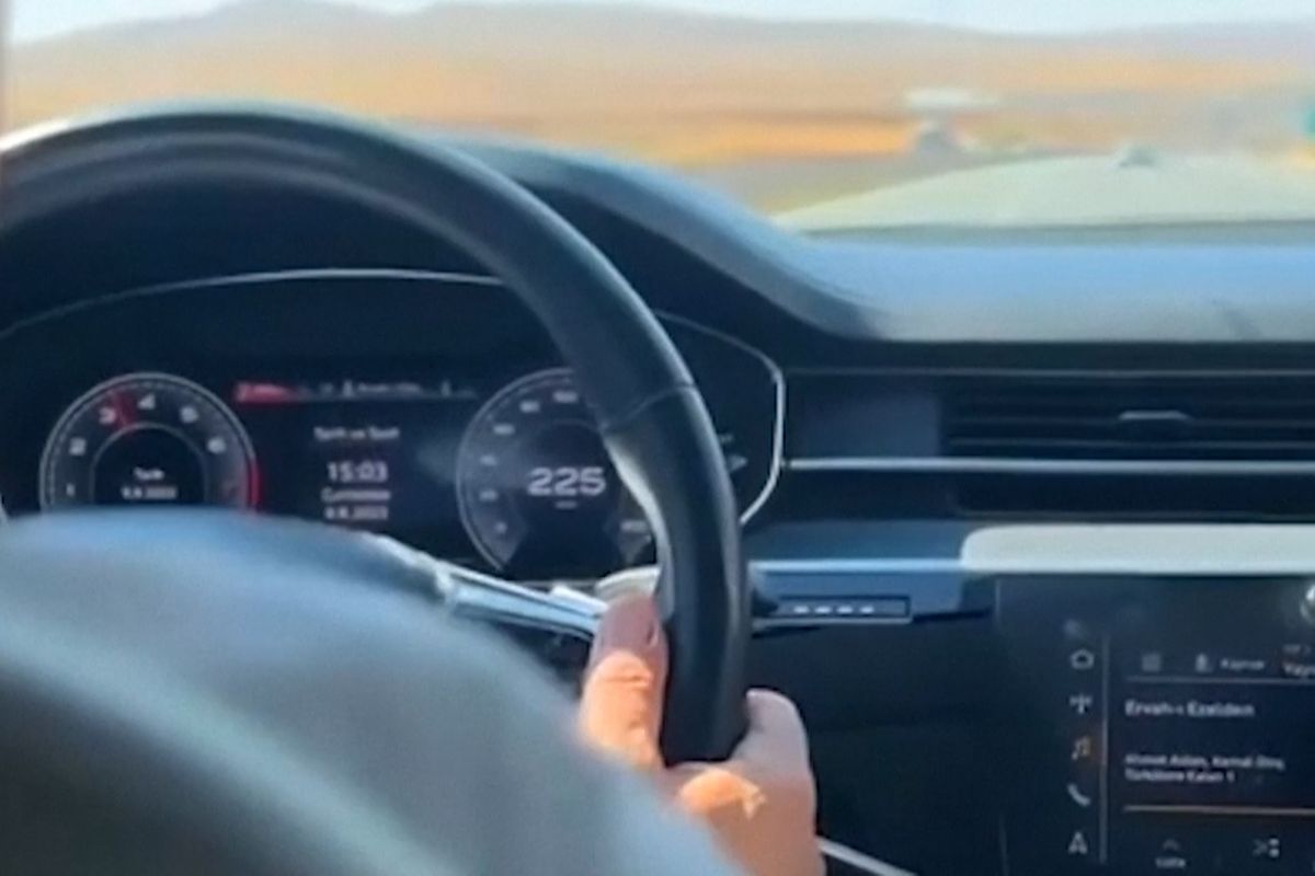 Turecký ministr jel po dálnici rychlostí 225 km/h